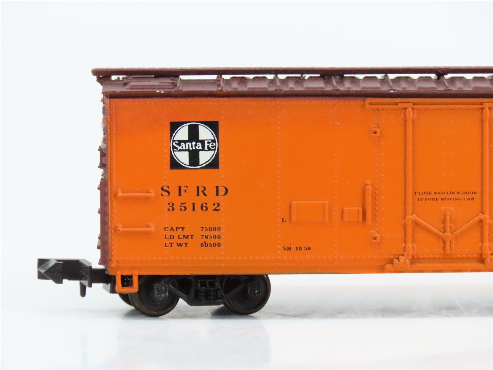N Scale Con-Cor 001-008850 SFRD Santa Fe Scout 40' Reefer #35162