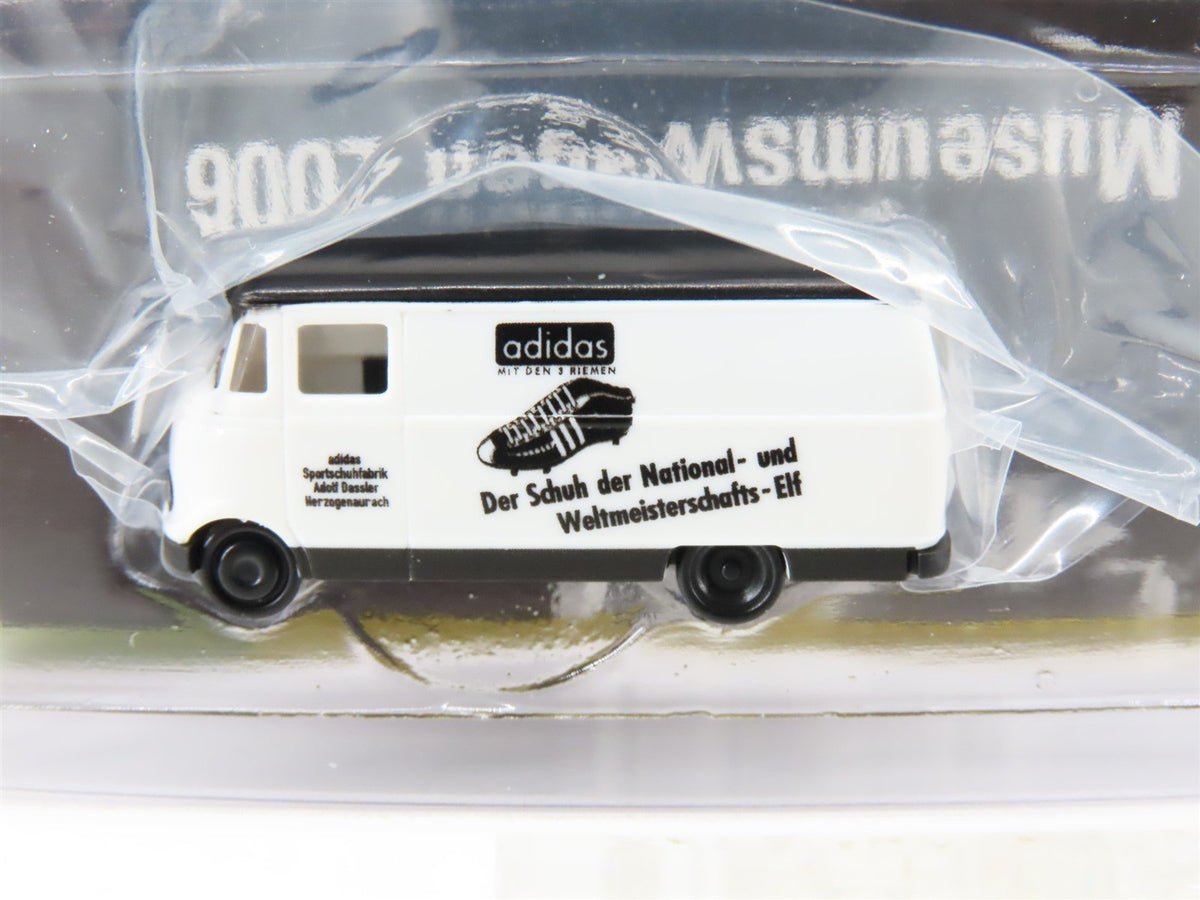 N Scale Trix 15337 DB Deutsche Bahn Adidas Covered Wagon &amp; Vehicle