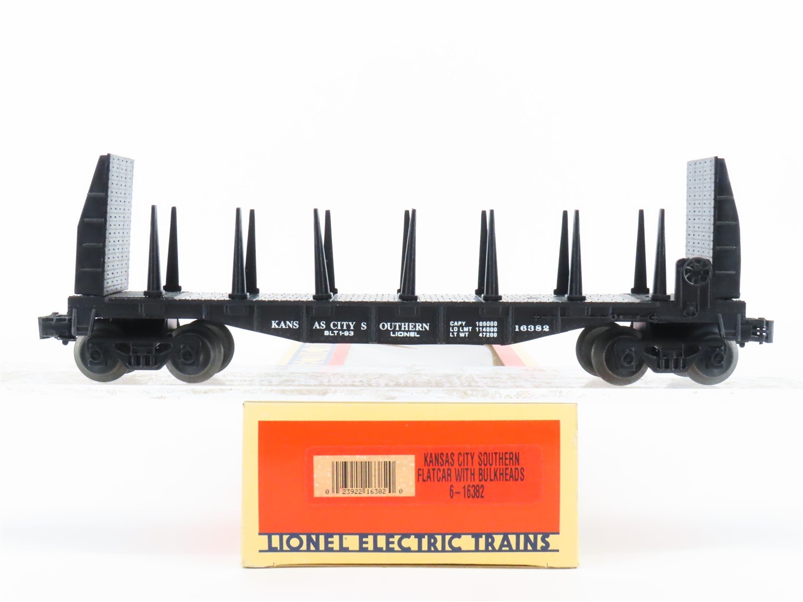O 3-Rail Lionel 6-16382 KCS Kansas City Southern Bulkhead Flatcar #16382