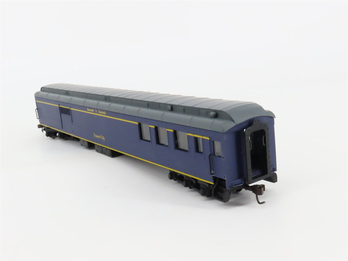 HO Scale IHC Premier Series 49392 L&amp;N HW Combine Passenger &quot;Crescent City&quot;