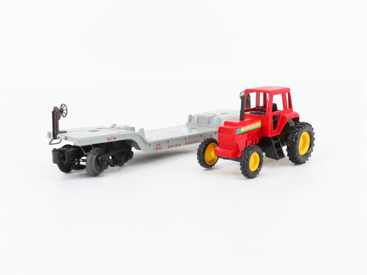 O Gauge 3-Rail Lionel 6-16935 UP Union Pacific Flatcar w/ Farm Tractor 16935