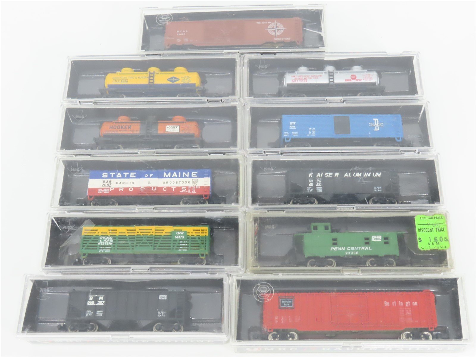 LOT of 11 N Scale MRC DTI/CBQ/B&M/CNW/BAR Tank, Caboose, Hopper & Boxcars