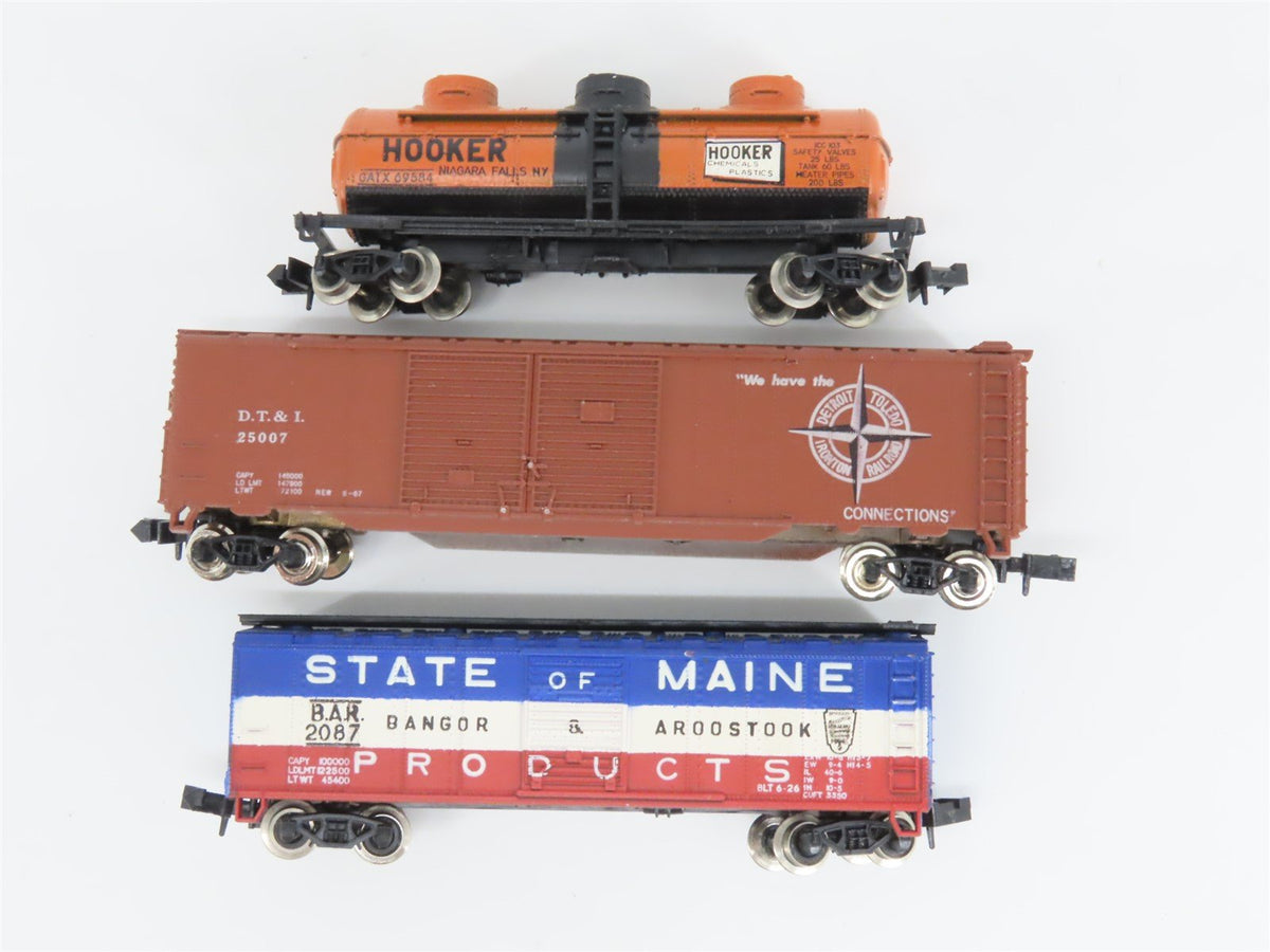 LOT of 11 N Scale MRC DTI/CBQ/B&amp;M/CNW/BAR Tank, Caboose, Hopper &amp; Boxcars