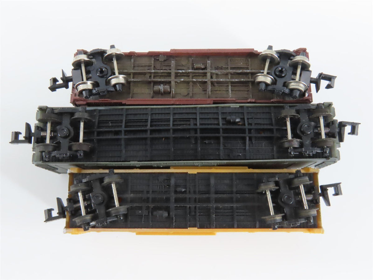 LOT of 12 N Model Power/AHM/Arnold MILW/ATSF/CBQ Caboose, Hopper, &amp; Boxcars