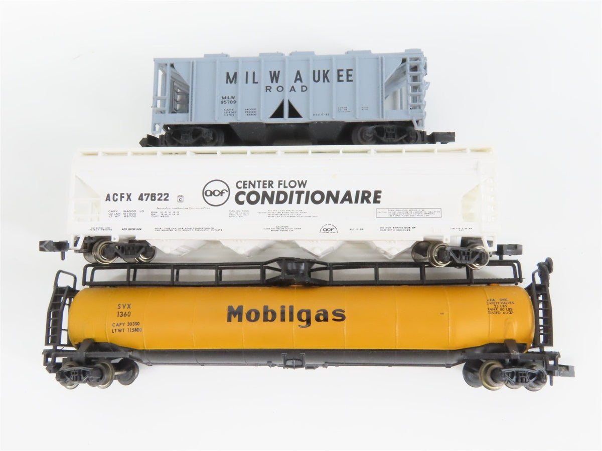LOT of 12 N Model Power/AHM/Arnold MILW/ATSF/CBQ Caboose, Hopper, &amp; Boxcars