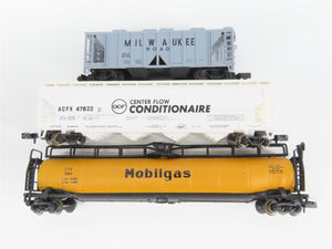 LOT of 12 N Model Power/AHM/Arnold MILW/ATSF/CBQ Caboose, Hopper, & Boxcars