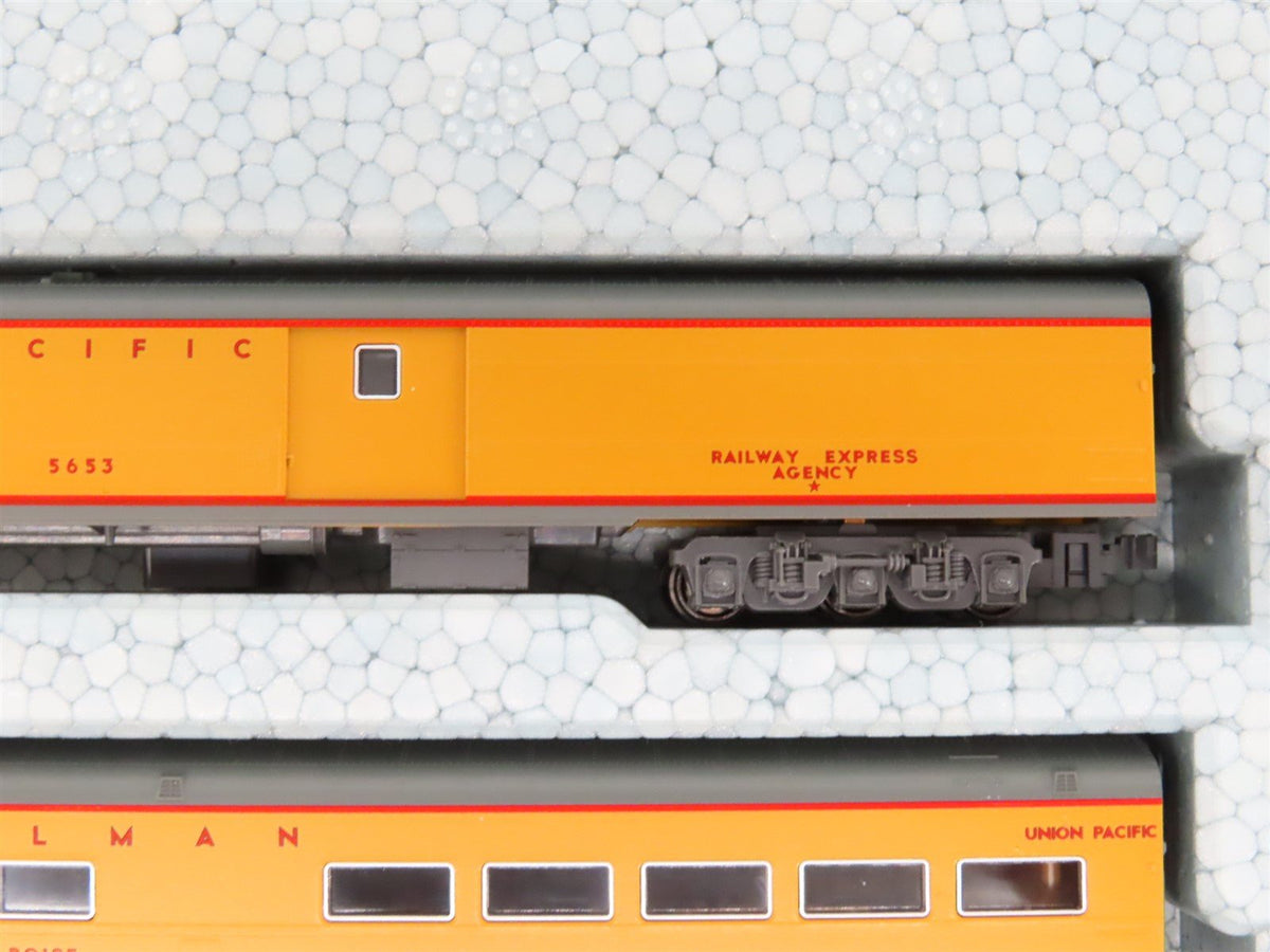 N KATO 106-088-1 UP City Of LA Passenger 11-Car Set w/Unitrack Display &amp; Lights