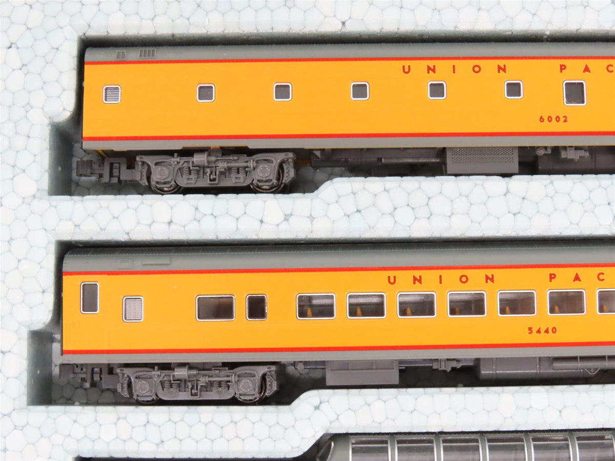 N KATO 106-088-1 UP City Of LA Passenger 11-Car Set w/Unitrack Display &amp; Lights