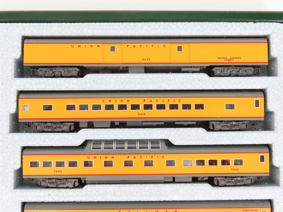 N KATO 106-087 UP City Of Los Angeles Passenger 11-Car Set w/Unitrack Display