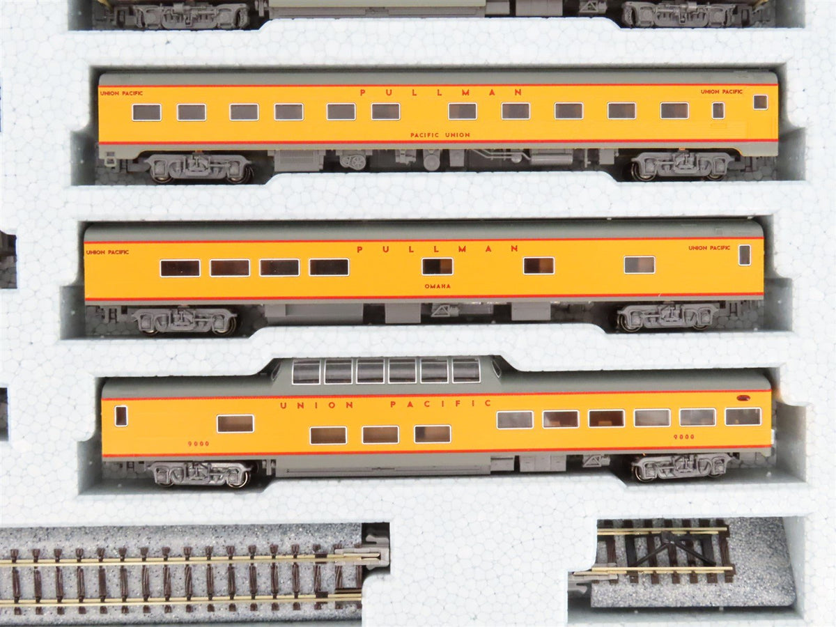 N KATO 106-087 UP City Of Los Angeles Passenger 11-Car Set w/Unitrack Display