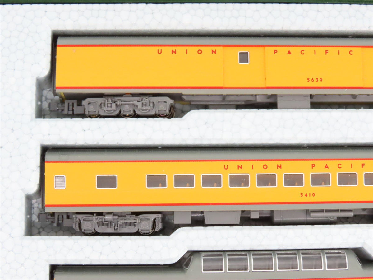 N KATO 106-087 UP City Of Los Angeles Passenger 11-Car Set w/Unitrack Display