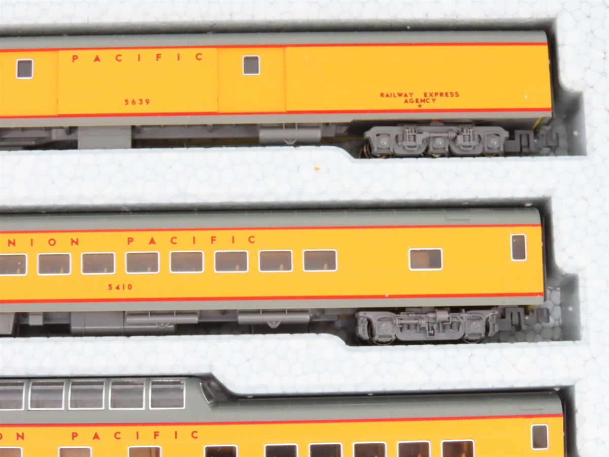 N KATO 106-087 UP City Of Los Angeles Passenger 11-Car Set w/Unitrack Display