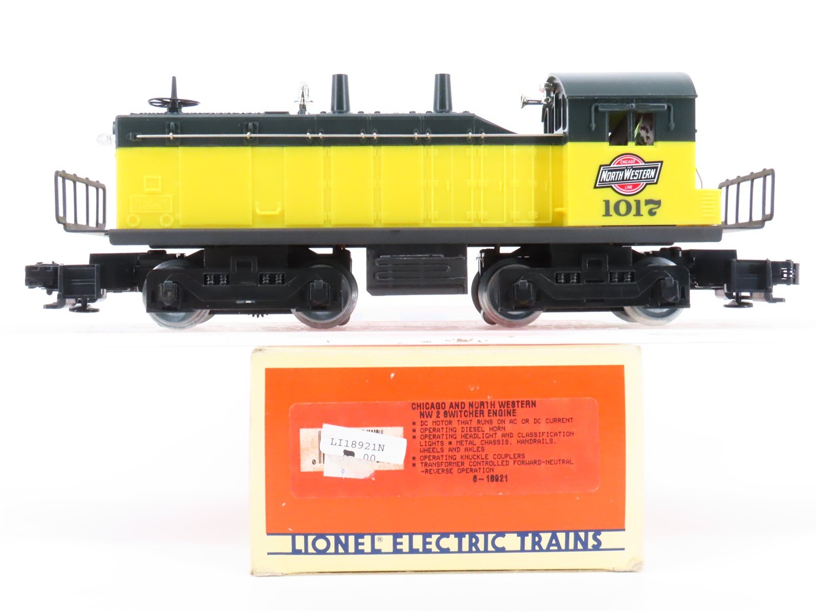 O Gauge 3-Rail Lionel 6-18921 CNW Railway NW2 Diesel Locomotive #1017