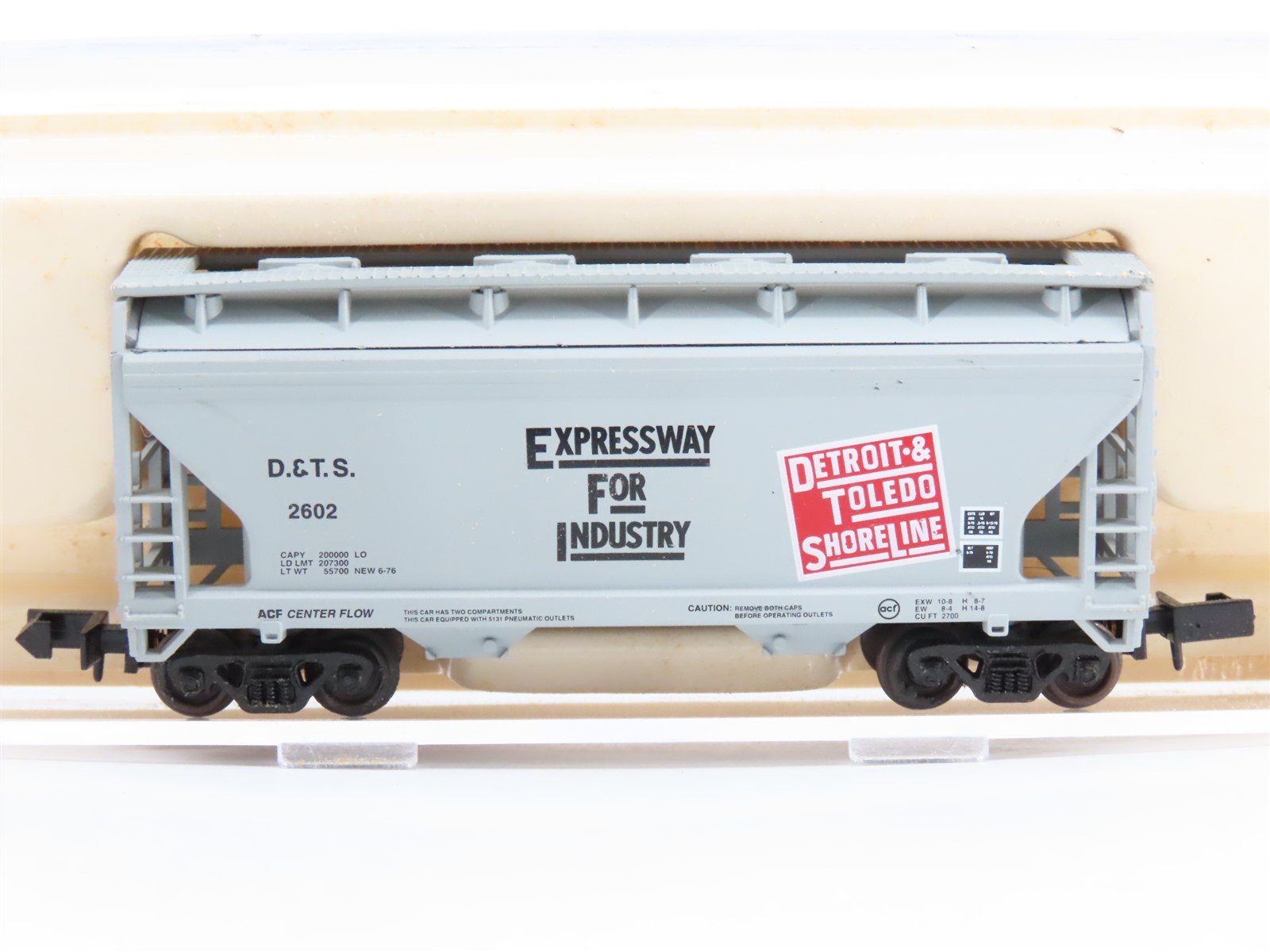 N Scale Atlas 39101 D&TS Detroit Toledo & Shore Line 2-Bay Covered Hopper #2602