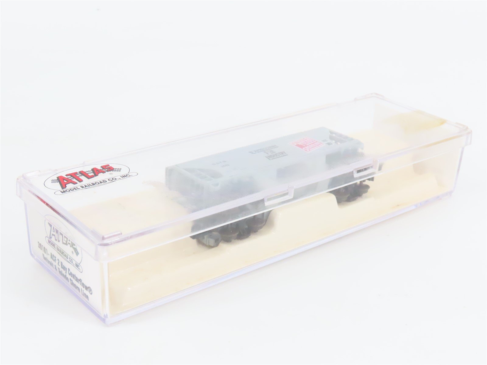 N Scale Atlas 39101 D&TS Detroit Toledo & Shore Line 2-Bay Covered Hopper #2602