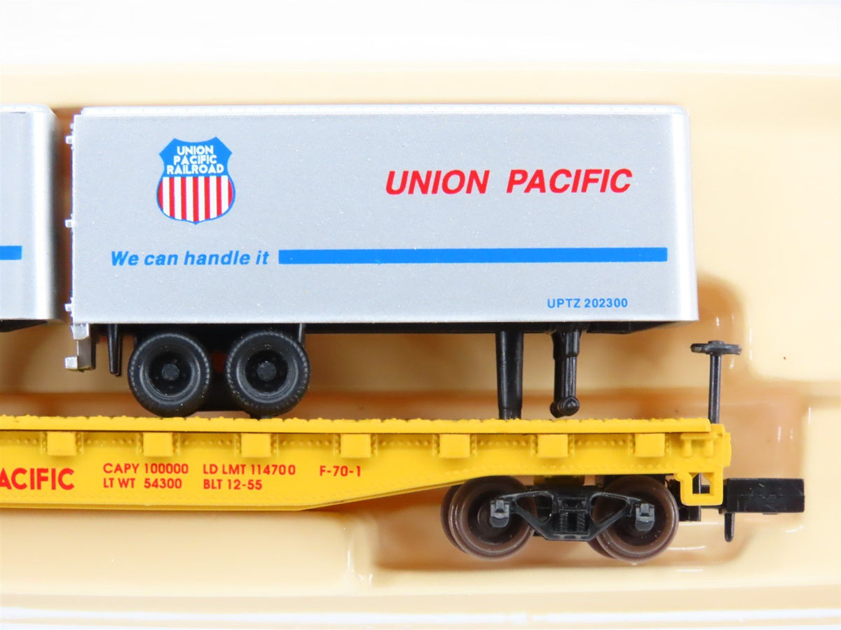 N Atlas 37461 UP Union Pacific Piggyback Flat Car #53002 w/ 2-24&#39; Trailers