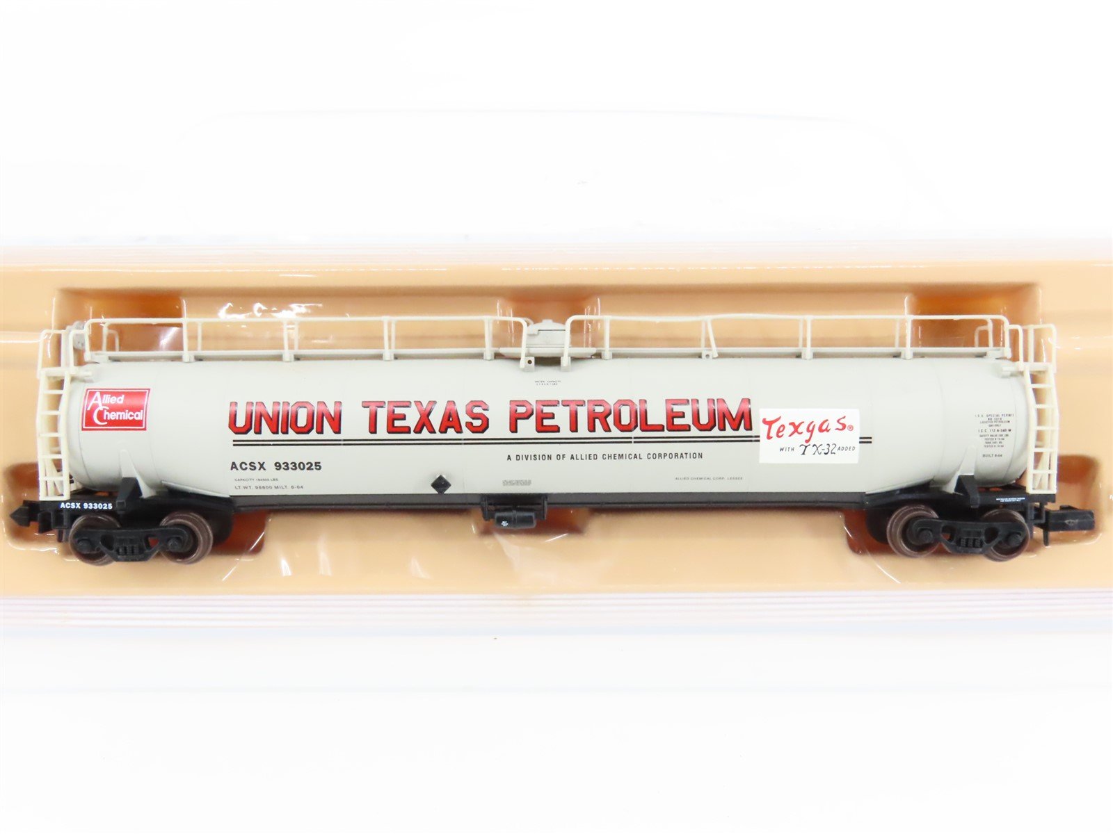 N Scale Atlas 37083 ACSX Union Texas Petroleum 33K Gallon Tank Car #933025
