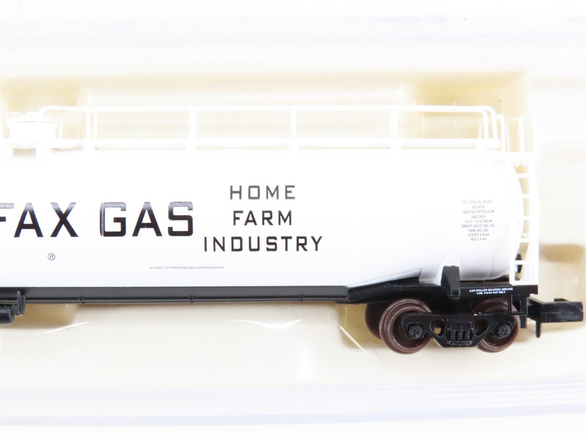 N Scale Atlas 37012 SHPX Pyrofax Gas 33,000 Gallon Tank Car #17003