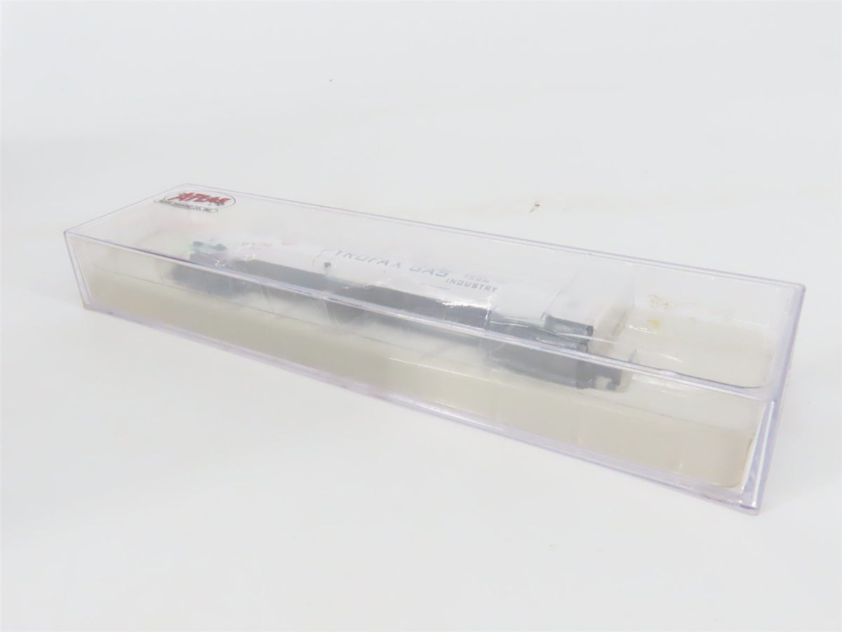 N Scale Atlas 37012 SHPX Pyrofax Gas 33,000 Gallon Tank Car #17003