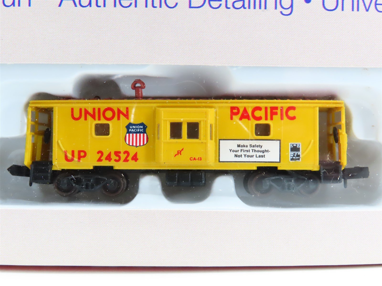 N Scale Walthers 932-8751 UP Union Pacific Bay Window "Safety" Caboose #24524