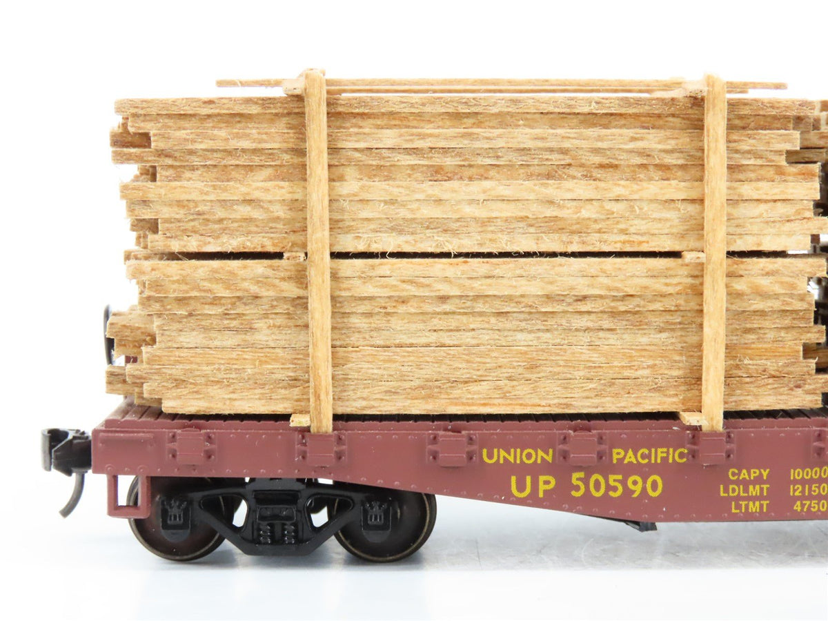 LOT of 2 HO Scale ATSF Santa Fe &amp; UP Union Pacific Flat Cars w/ Custom Loads