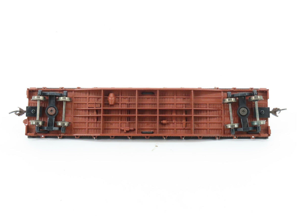 LOT of 2 HO Scale Bachmann WM Western Maryland Flat Cars w/ Custom Loads