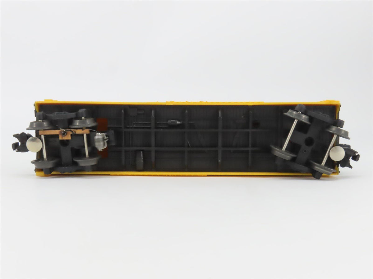 O Gauge 3-Rail Lionel 6-17302 SFRC ATSF Santa Fe Reefer #17302 w/ ETD Light