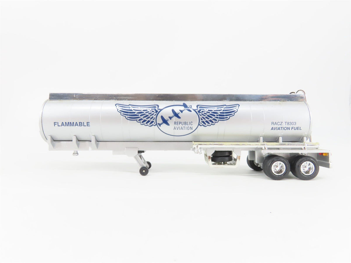 O Gauge 3-Rail Lionel 6-52296 Long Island Flat Car #8303 w/ Tanker Truck