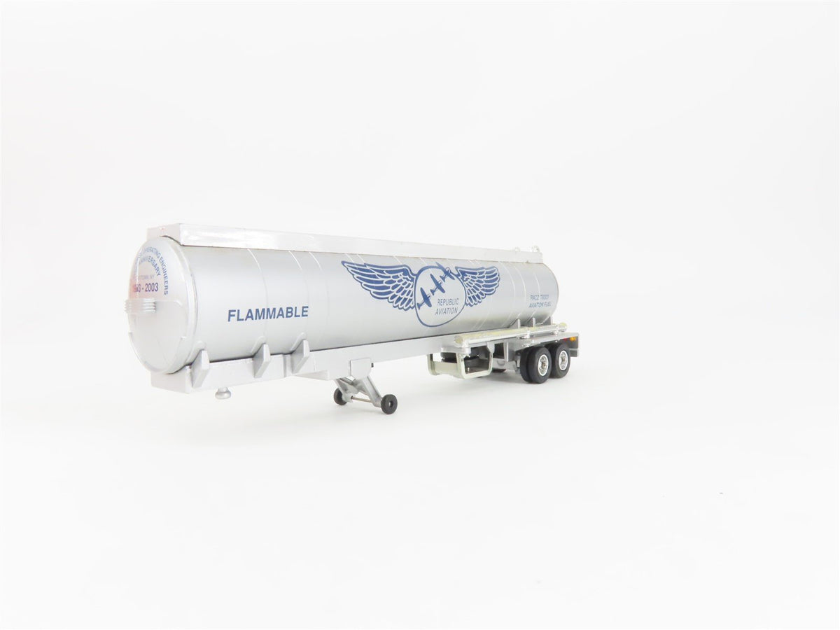 O Gauge 3-Rail Lionel 6-52296 Long Island Flat Car #8303 w/ Tanker Truck