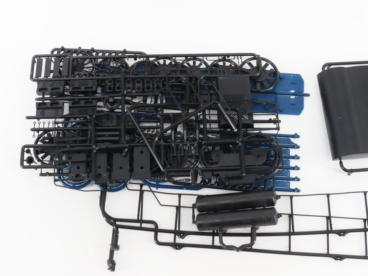 O Gauge 3-Rail Red Caboose Undecorated GP9 Diesel Loco Body Kit UNPOWERED