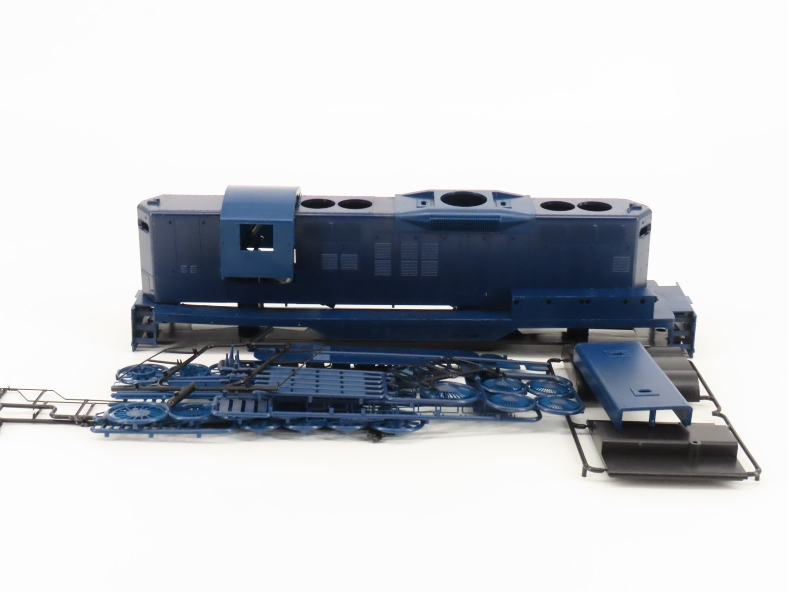 O Gauge 3-Rail Red Caboose Undecorated GP9 Diesel Loco Body Kit UNPOWERED