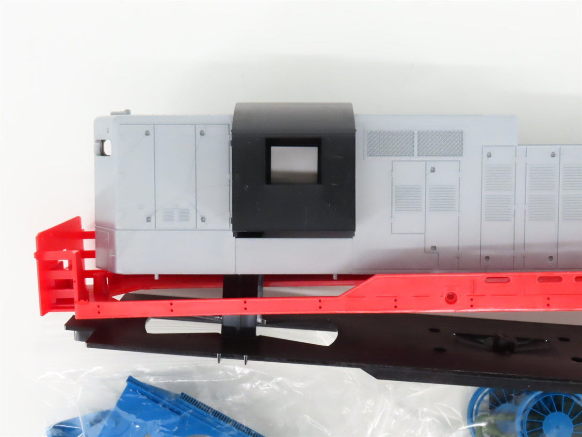 O Gauge 3-Rail Red Caboose Undecorated Gray GP9 Diesel Loco Body Kit UNPOWERED
