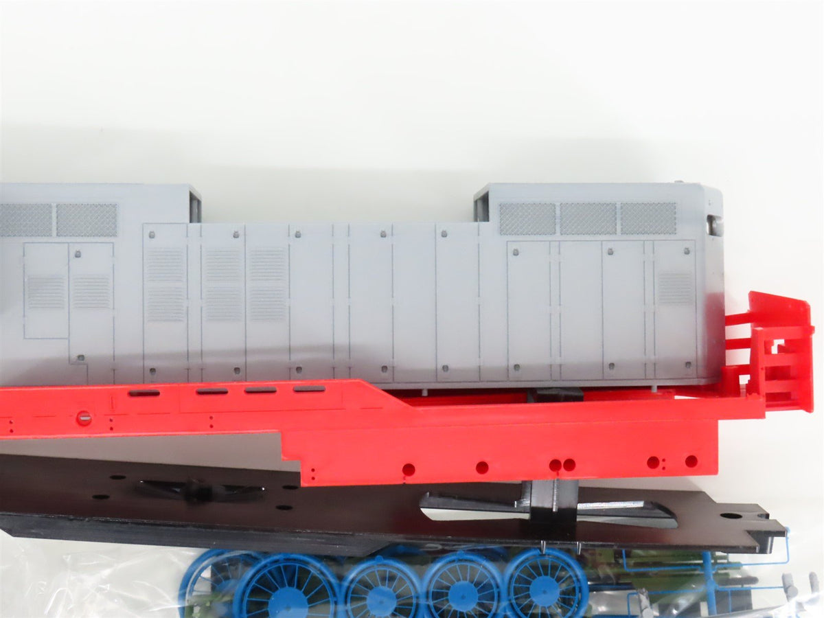 O Gauge 3-Rail Red Caboose Undecorated Gray GP9 Diesel Loco Body Kit UNPOWERED
