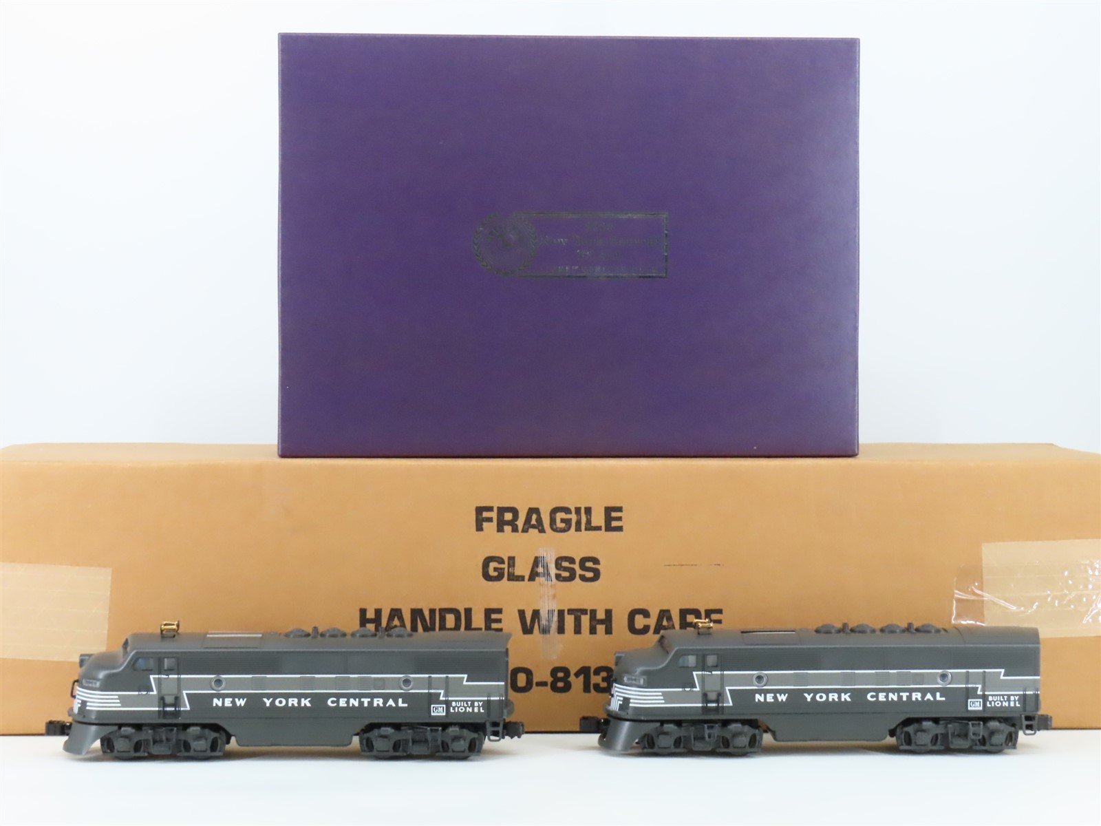 O Gauge 3-Rail Lionel 2333 NYC New York Central F3 A/A Diesel Set w/Display Case
