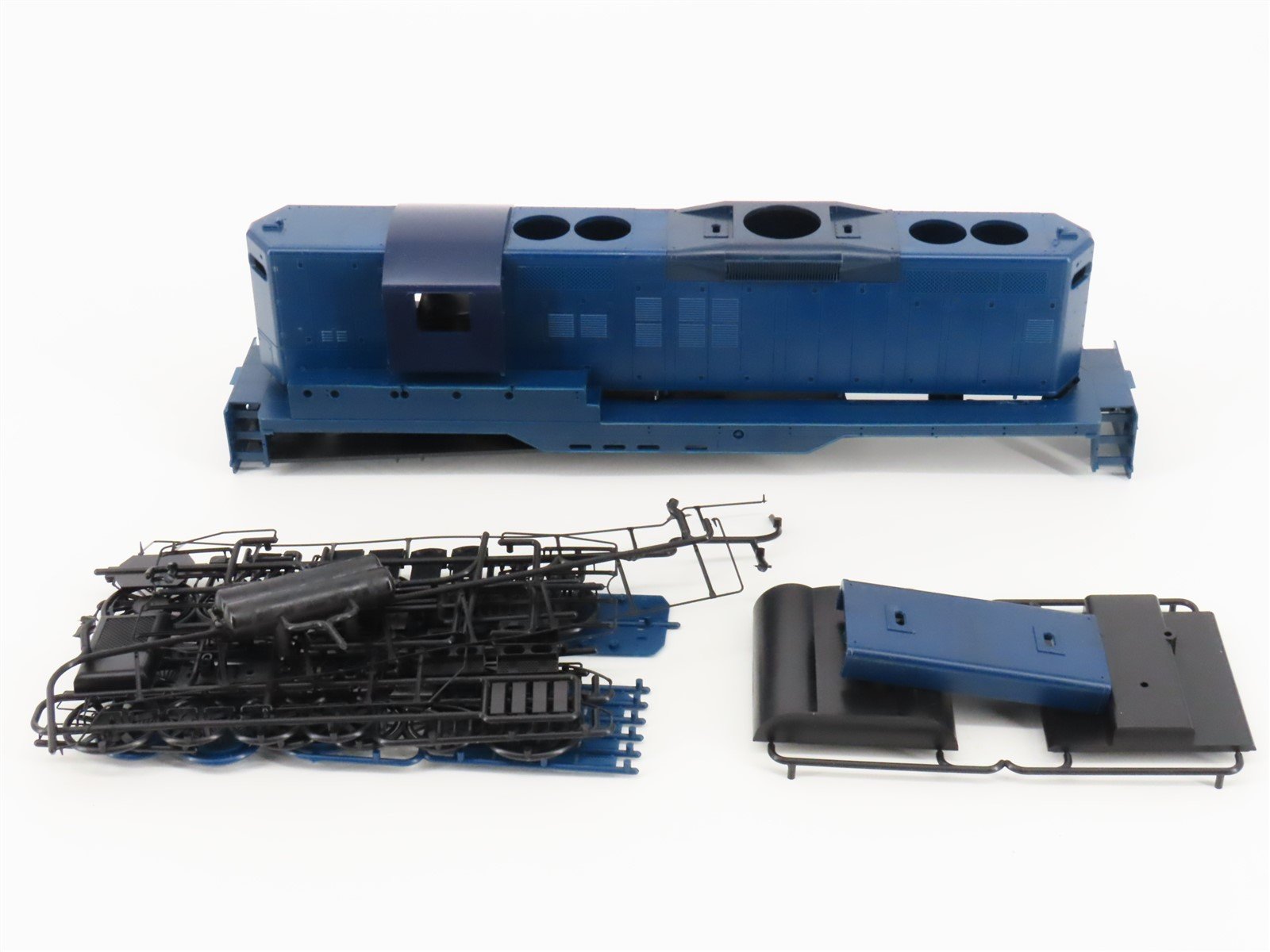 O Gauge 3-Rail Red Caboose OSA01 Undecorated GP9 Diesel Loco Body Kit UNPOWERED