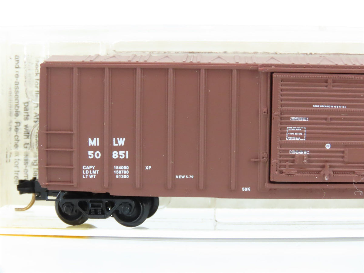 N Scale Micro-Trains MTL 25310 MILW Milwaukee Road 50&#39; Rib Side Boxcar #50851