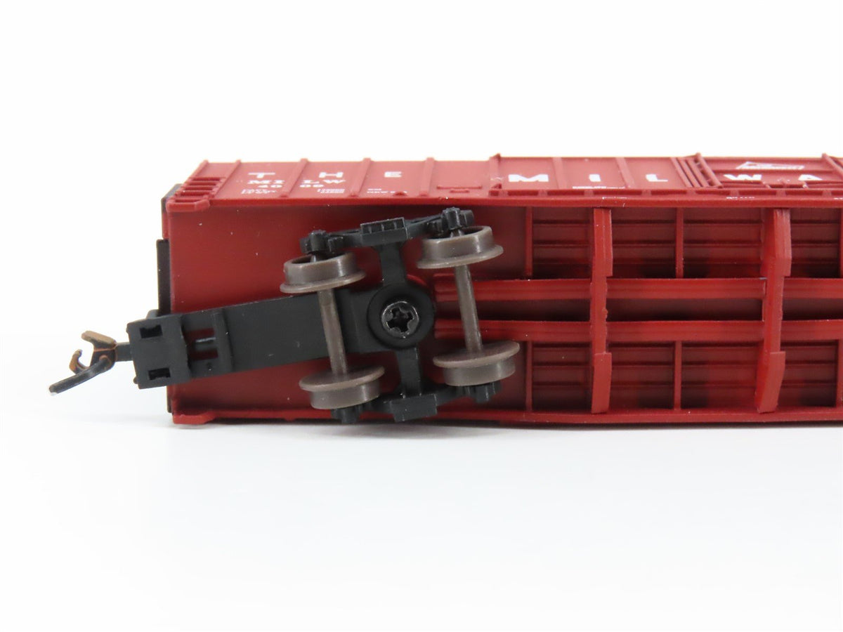 N Scale Athearn MILW Milwaukee Road 60&#39; PS Auto Parts Boxcar #4009
