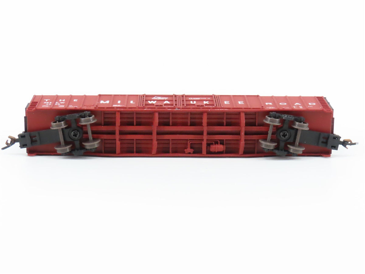 N Scale Athearn MILW Milwaukee Road 60&#39; PS Auto Parts Boxcar #4009