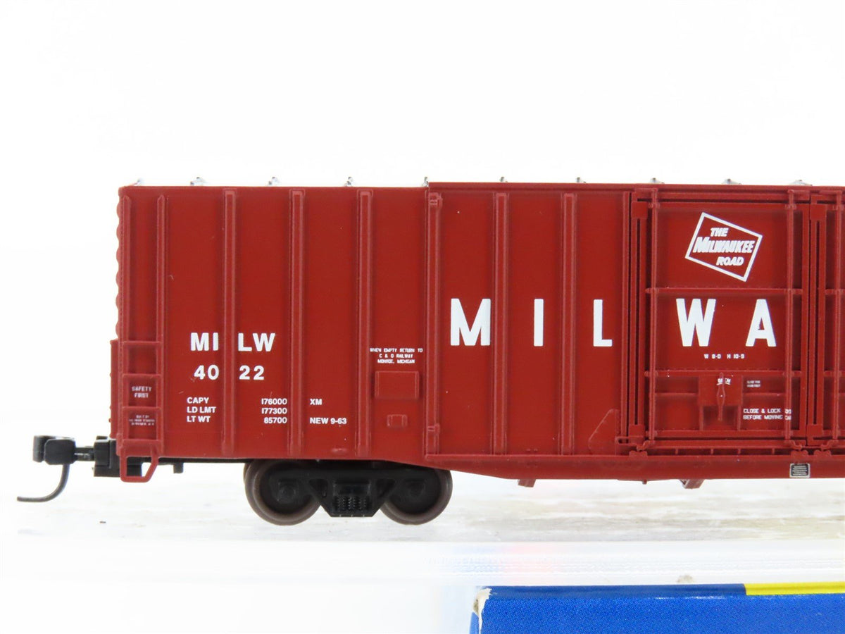 N Scale Athearn 10783 MILW Milwaukee Road 60&#39; PS Auto Parts Boxcar #4022