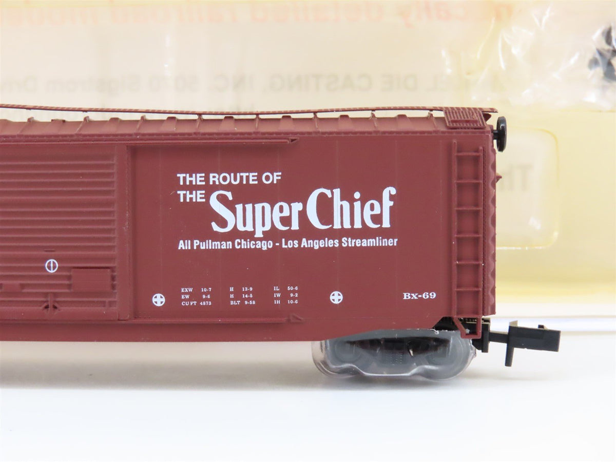 N Scale Roundhouse 81802 ATSF Santa Fe &quot;Super Chief&quot; 50&#39; PS-1 Boxcar #17109