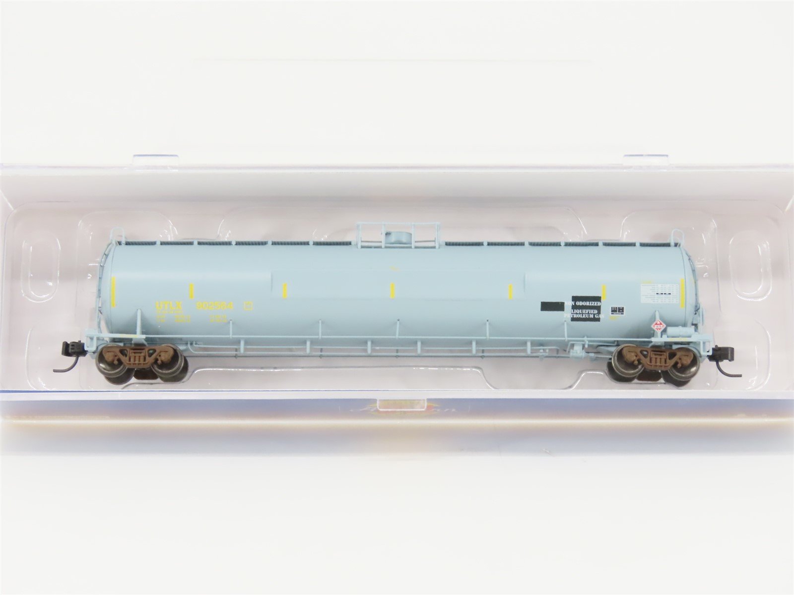 N Scale Athearn ATH16572 UTLX Flat Panel Tank Car #902564