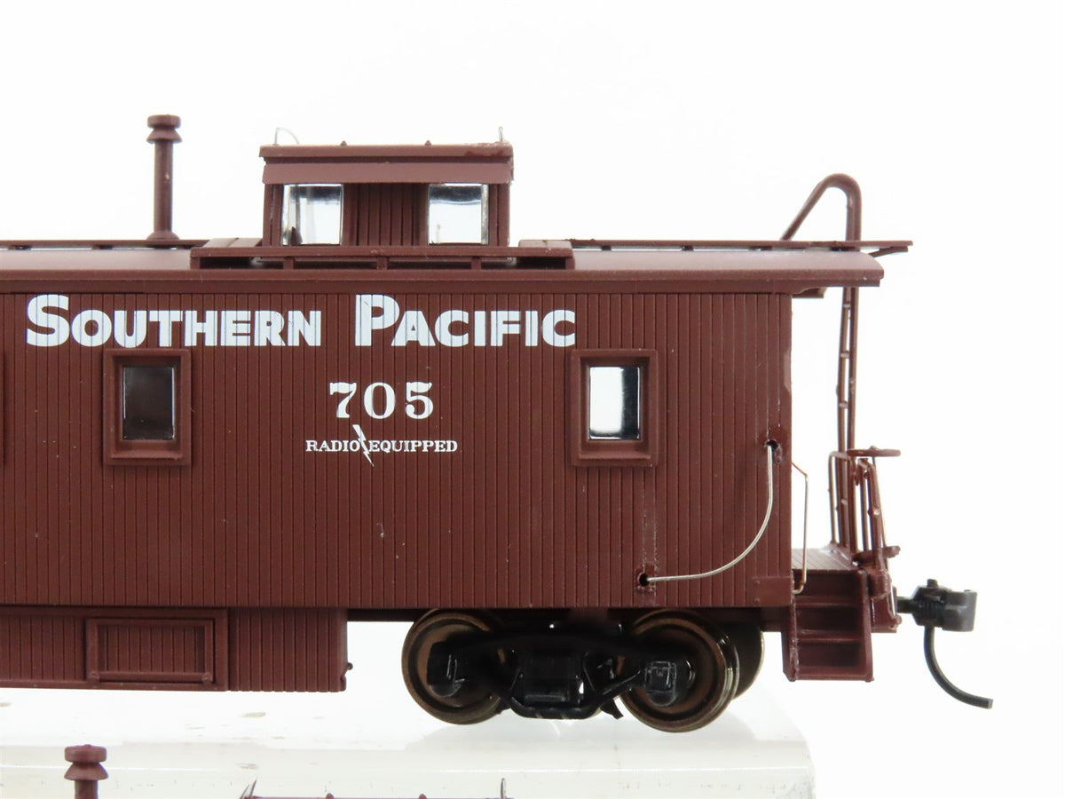HO Scale Walthers 932-27607 SP Southern Pacific C-30-1 Wood Caboose 2-Pack