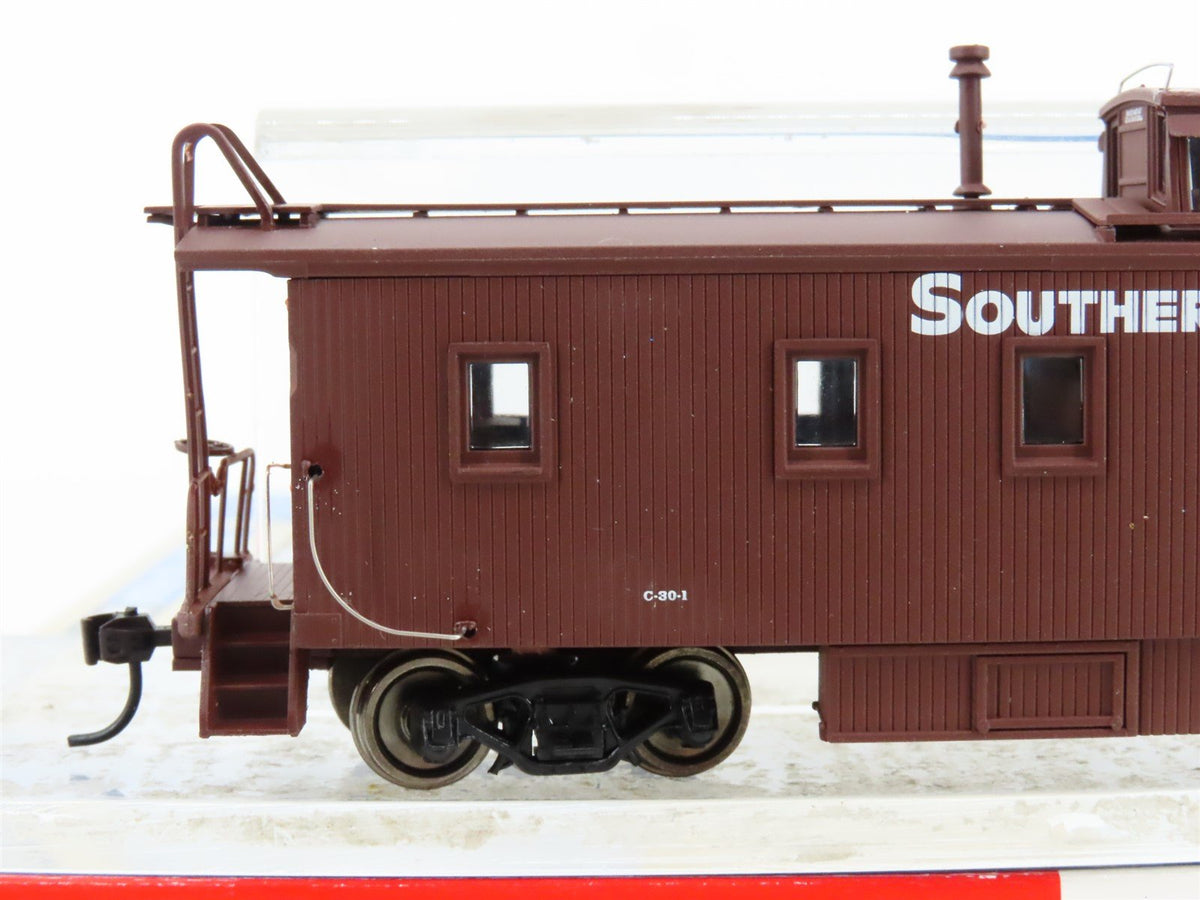 HO Scale Walthers 932-27607 SP Southern Pacific C-30-1 Wood Caboose 2-Pack