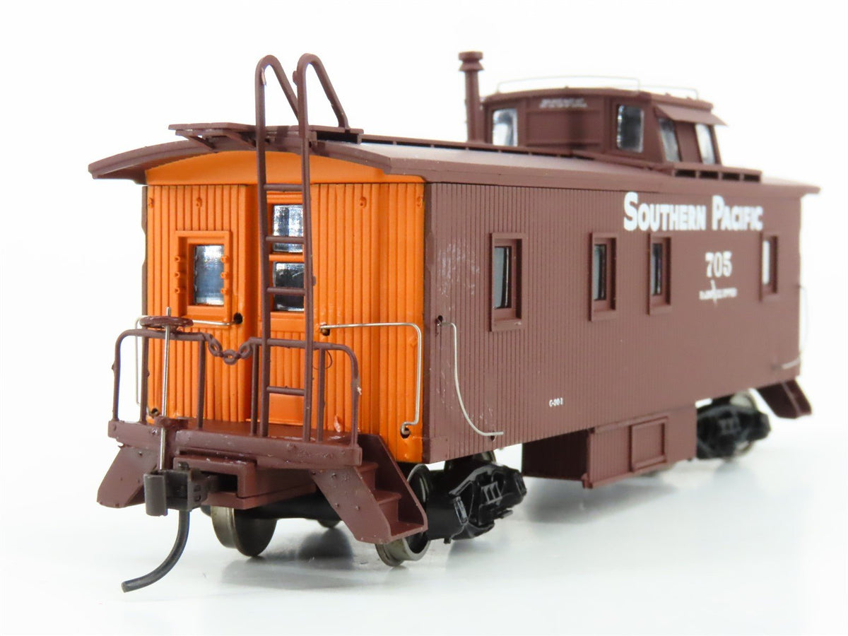 HO Scale Walthers 932-27607 SP Southern Pacific C-30-1 Wood Caboose 2-Pack