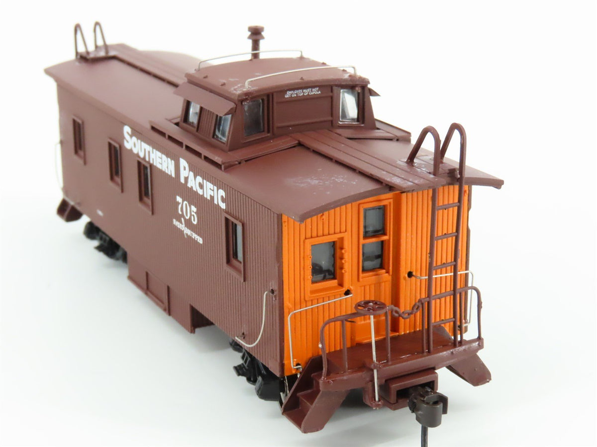 HO Scale Walthers 932-27607 SP Southern Pacific C-30-1 Wood Caboose 2-Pack
