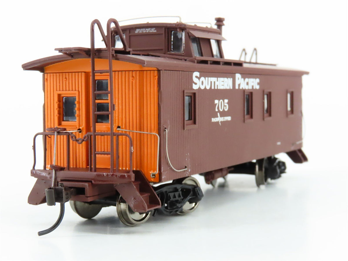 HO Scale Walthers 932-27607 SP Southern Pacific C-30-1 Wood Caboose 2-Pack