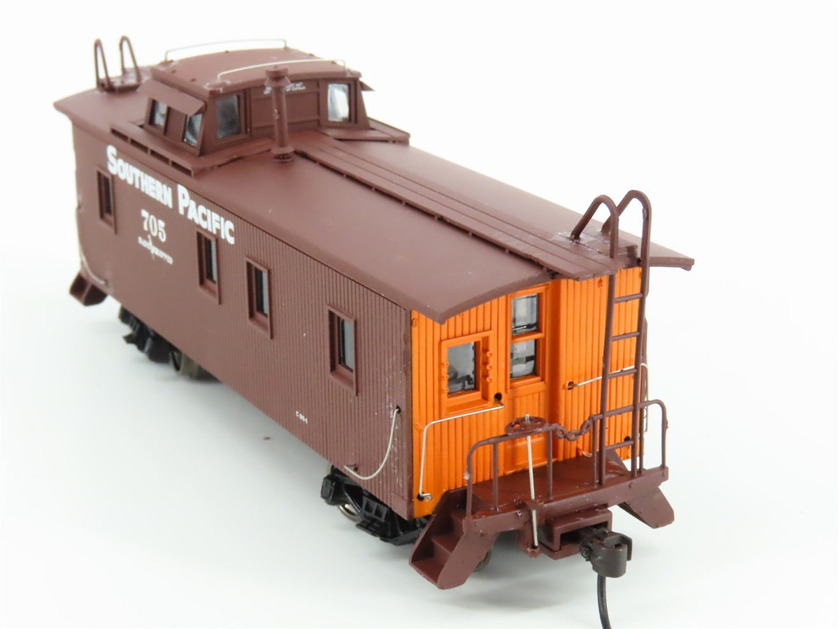 HO Scale Walthers 932-27607 SP Southern Pacific C-30-1 Wood Caboose 2-Pack