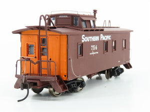 HO Scale Walthers 932-27607 SP Southern Pacific C-30-1 Wood Caboose 2-Pack
