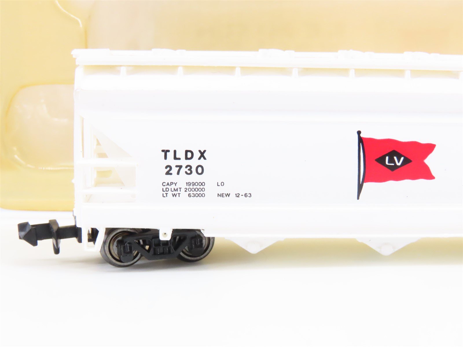 N Scale Bachmann Silver 70577 TLDX Lehigh Valley 4-Bay Covered Hopper #2730