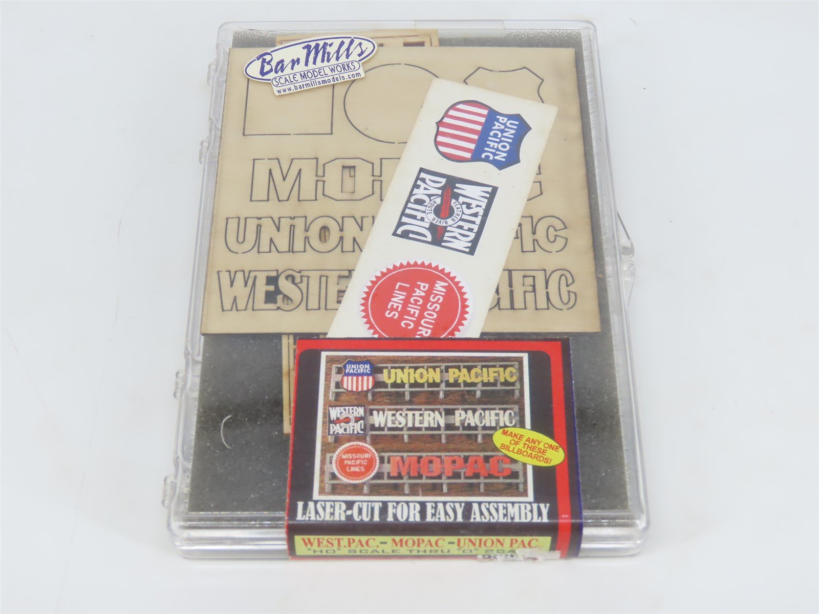 HO/O Scale Bar Mills Kit 99022 Western Pacific/Union Pacific/ Mopac Billboard